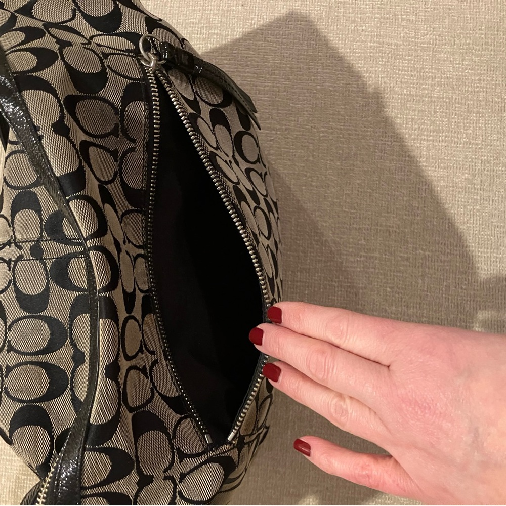 Coach Black and Grey signature Shoulder Bag - Picture 4 of 8